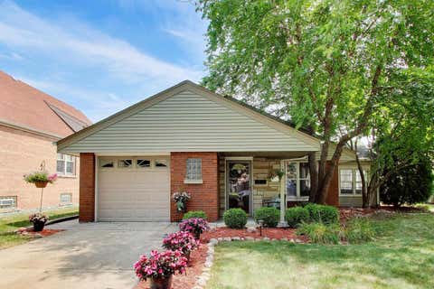 Photo of 9717 S Avers Avenue, Evergreen Park, IL 60805 (MLS # 12717930)