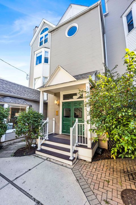 Photo of 3045 N Kenmore Avenue #1R, Chicago, IL 60657 (MLS # 12485347)