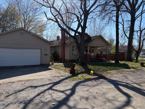 Photo of 820 S 20th Street, Herrin, IL 62948 (MLS # 12601341)