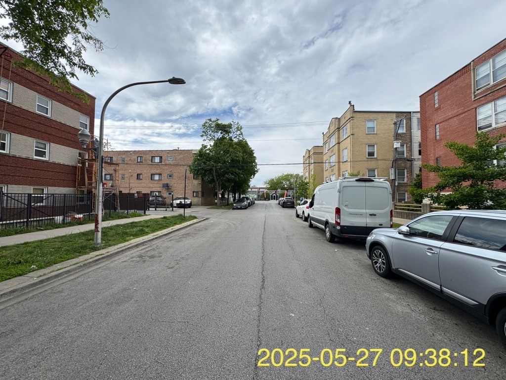 6415 N Damen Avenue 2W