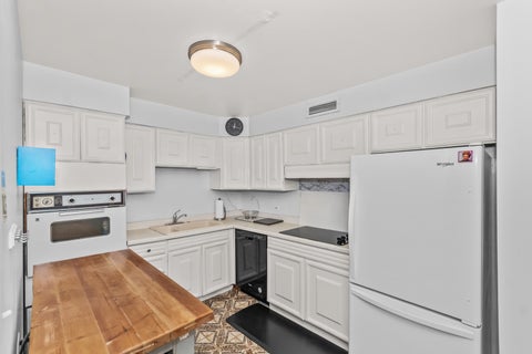 Tiny photo for 5855 N Sheridan Road #6G, Chicago, IL 60660 (MLS # 12728471)