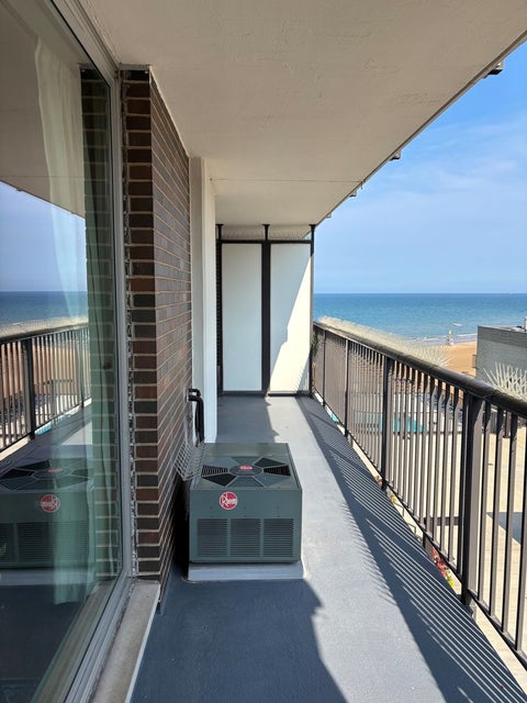 Tiny photo for 5855 N Sheridan Road #6G, Chicago, IL 60660 (MLS # 12728471)