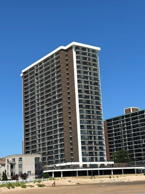 Tiny photo for 5855 N Sheridan Road #6G, Chicago, IL 60660 (MLS # 12728471)