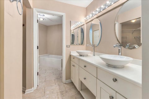 Tiny photo for 23 Willow Parkway, Buffalo Grove, IL 60089 (MLS # 12758322)