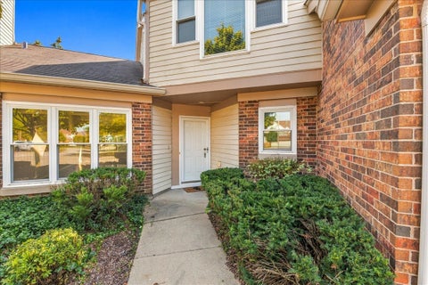 Photo of 23 Willow Parkway, Buffalo Grove, IL 60089 (MLS # 12758322)