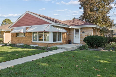 Photo of 2341 Mayfair Avenue, Westchester, IL 60154 (MLS # 12791980)