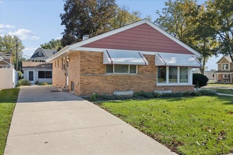 Tiny photo for 2341 Mayfair Avenue, Westchester, IL 60154 (MLS # 12791980)