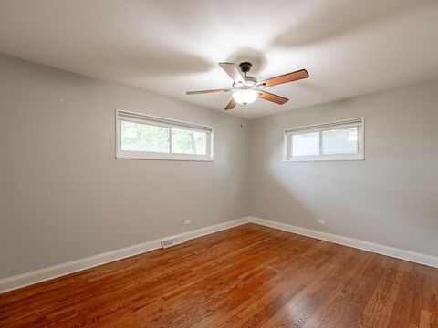 Tiny photo for 454 E Park Avenue, Elmhurst, IL 60126 (MLS # 12457502)
