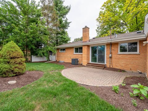 Tiny photo for 454 E Park Avenue, Elmhurst, IL 60126 (MLS # 12457502)