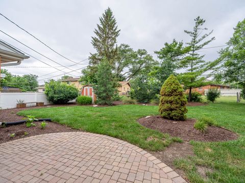 Tiny photo for 454 E Park Avenue, Elmhurst, IL 60126 (MLS # 12457502)