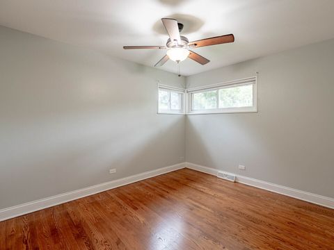Tiny photo for 454 E Park Avenue, Elmhurst, IL 60126 (MLS # 12457502)