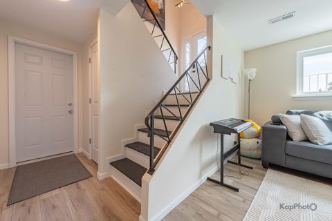 Tiny photo for 818 Brentwood Court, Schaumburg, IL 60193 (MLS # 12499940)