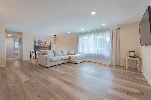 Tiny photo for 818 Brentwood Court, Schaumburg, IL 60193 (MLS # 12499940)