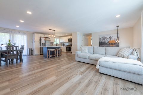 Tiny photo for 818 Brentwood Court, Schaumburg, IL 60193 (MLS # 12499940)