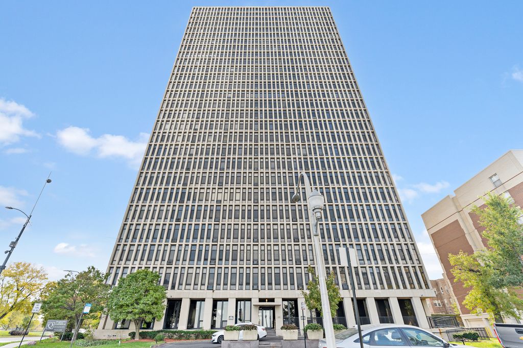 Photo for 6700 S SOUTH SHORE Drive #24E, Chicago, IL 60649 (MLS # 12501770)