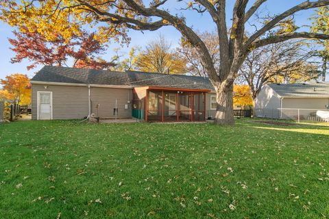Tiny photo for 36 Crestview Terrace, Buffalo Grove, IL 60089 (MLS # 12519618)