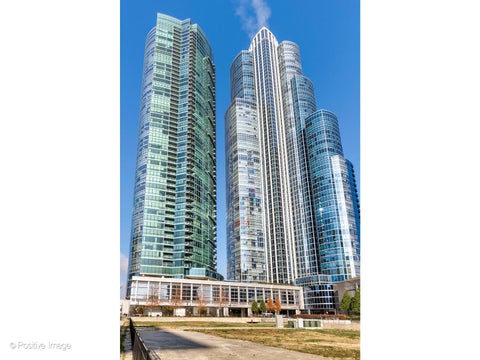 Photo of 1201 S Prairie Avenue #2402, Chicago, IL 60605 (MLS # 12724013)