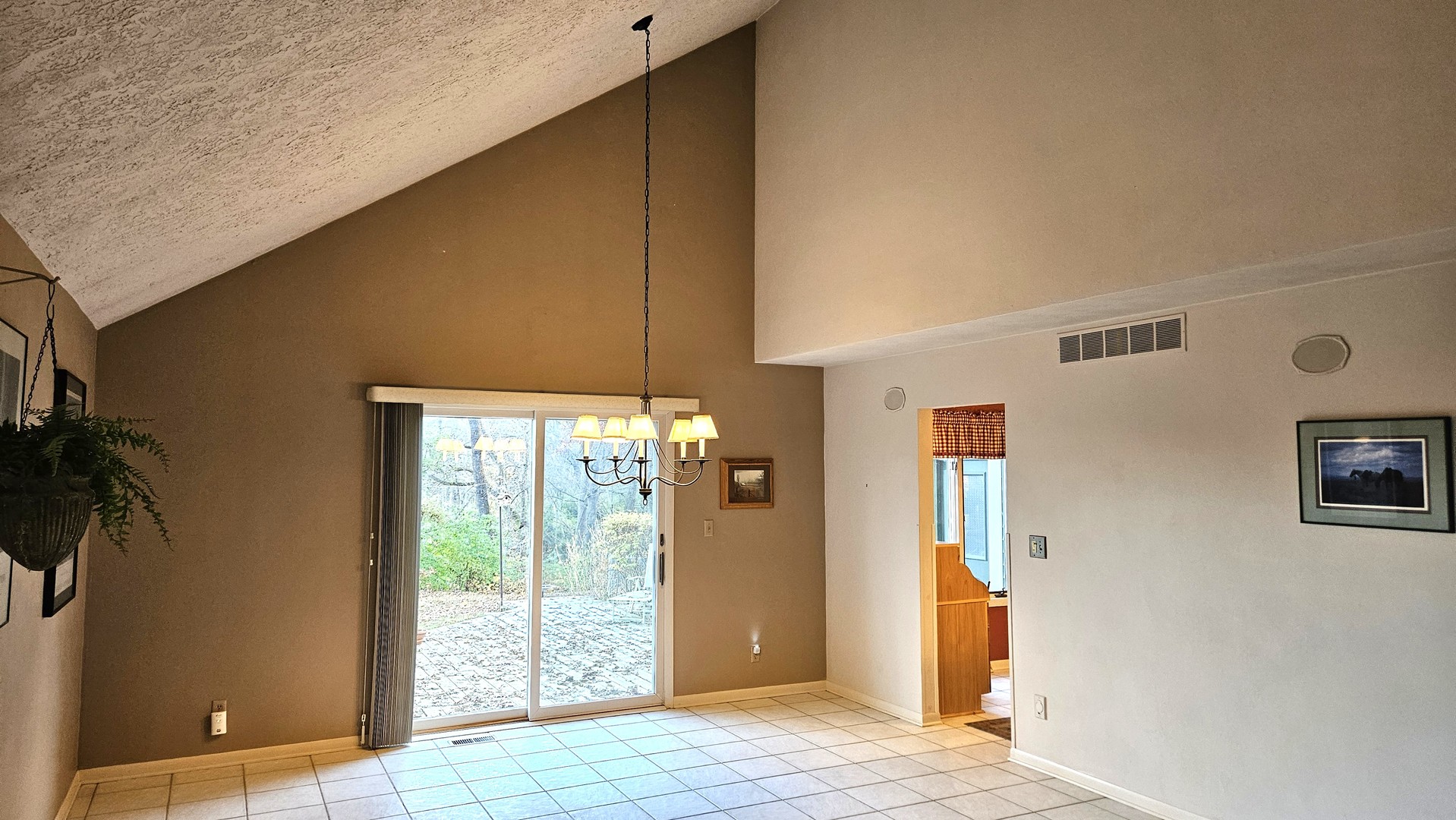 Rockford, Illinois 61109, United States, 3 Bedrooms Bedrooms, ,2 BathroomsBathrooms,Residential,Active,244234