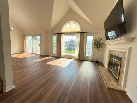 Tiny photo for 694 Monroe Drive, Lindenhurst, IL 60046 (MLS # 12484760)