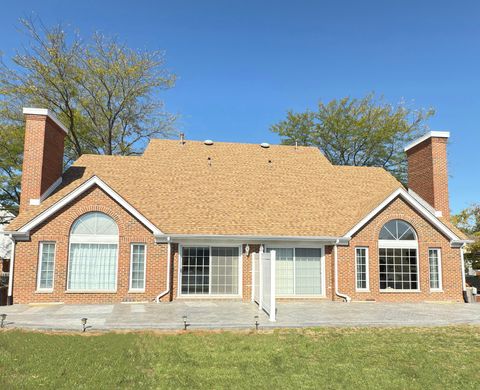 Photo of 694 Monroe Drive #694, Lindenhurst, IL 60046 (MLS # 12484760)