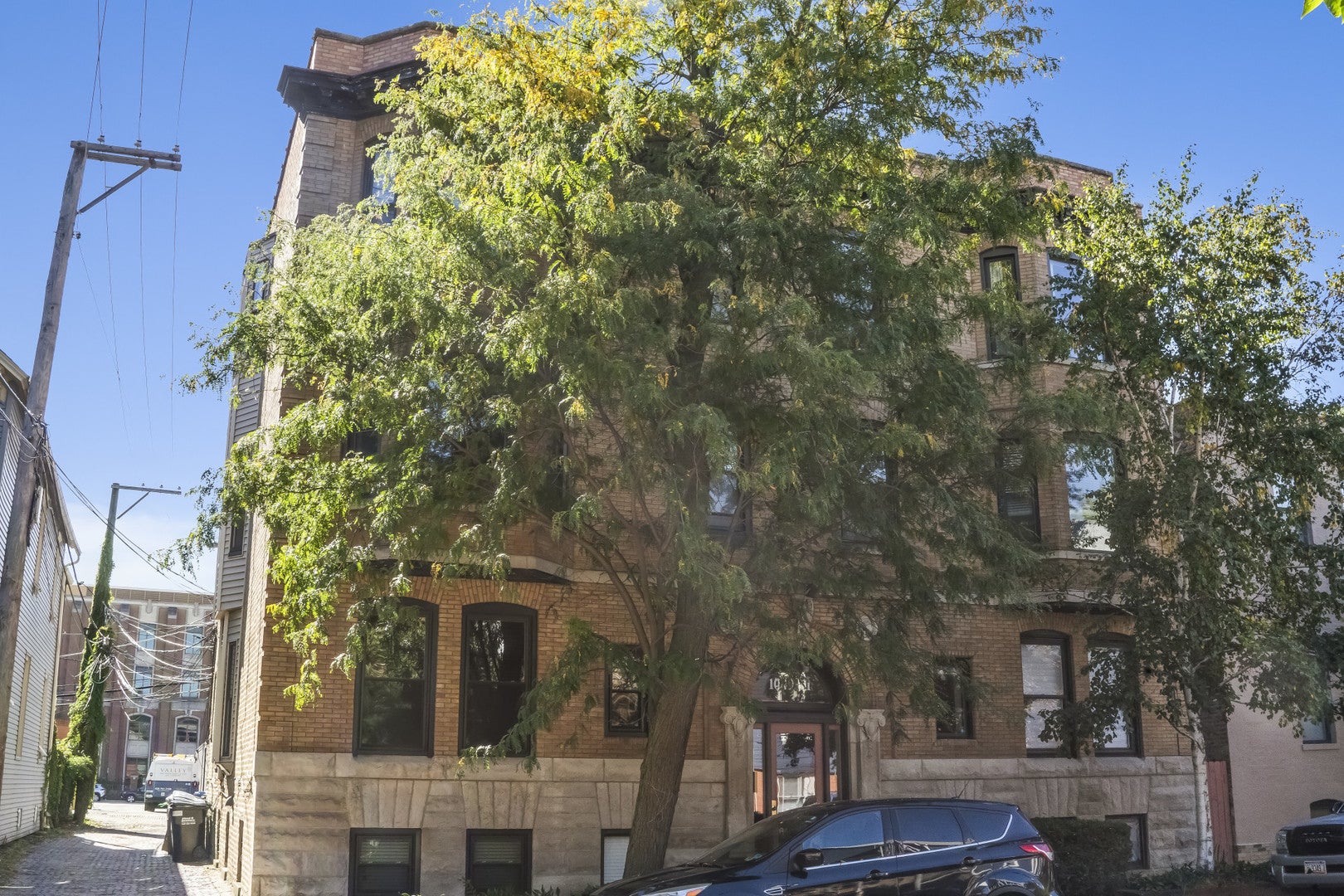 1049 W MONTANA Street 1