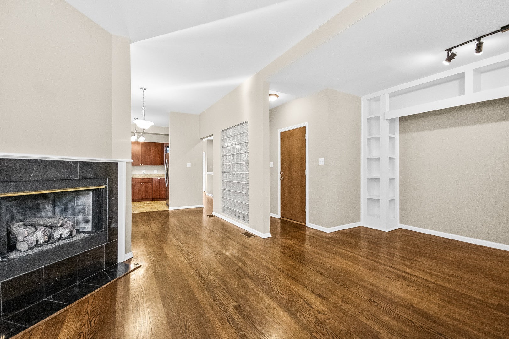 1049 W MONTANA Street 1