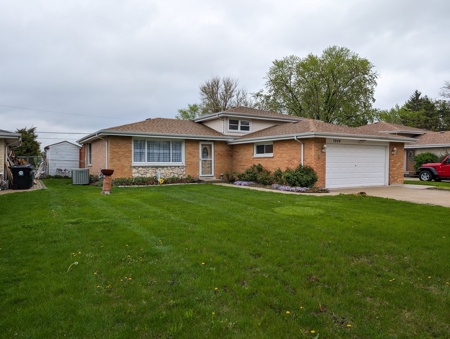 7906 W 81st Place