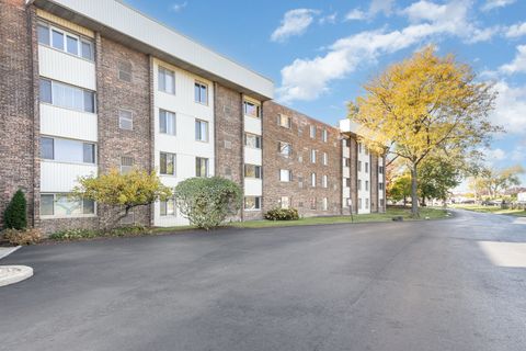 Tiny photo for 841 N York Road #101, Elmhurst, IL 60126 (MLS # 12508604)