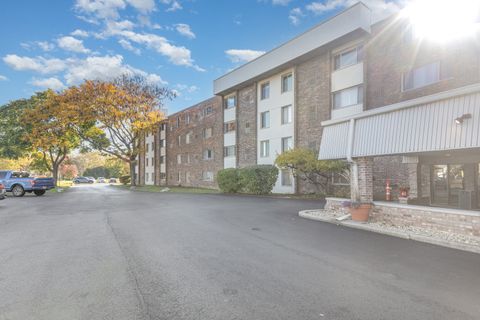 Tiny photo for 841 N York Road #101, Elmhurst, IL 60126 (MLS # 12508604)