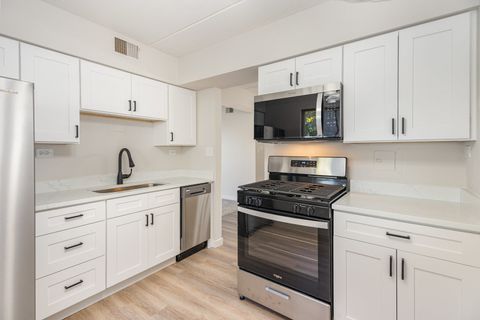 Tiny photo for 841 N York Road #101, Elmhurst, IL 60126 (MLS # 12508604)