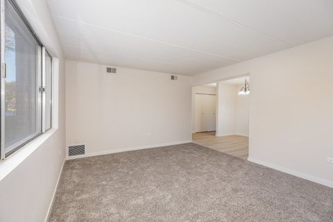 Tiny photo for 841 N York Road #101, Elmhurst, IL 60126 (MLS # 12508604)
