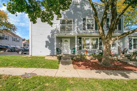 Photo of 488 Darlene Lane #D, Glendale Heights, IL 60139 (MLS # 12507973) Photo of 488 Darlene Lane #D, Glendale Heights, IL 60139 (MLS # 12507973)