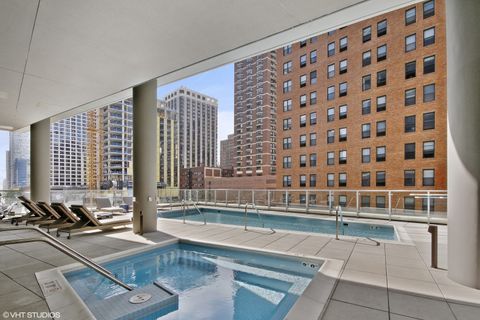 Tiny photo for 4 E Elm Street #12S, Chicago, IL 60611 (MLS # 12570277)