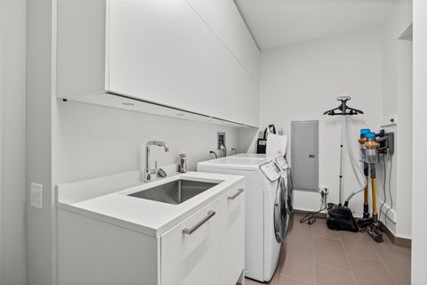 Tiny photo for 4 E Elm Street #12S, Chicago, IL 60611 (MLS # 12570277)