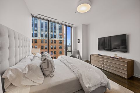 Tiny photo for 4 E Elm Street #12S, Chicago, IL 60611 (MLS # 12570277)