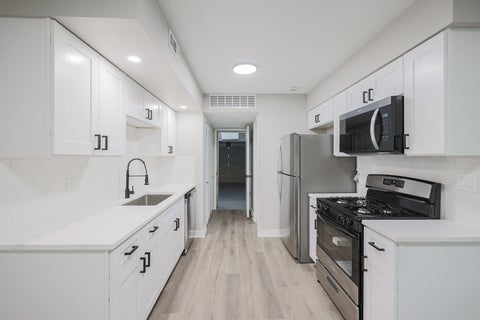 Tiny photo for 810 Gloucester Drive #126, Elk Grove Village, IL 60007 (MLS # 12782465)