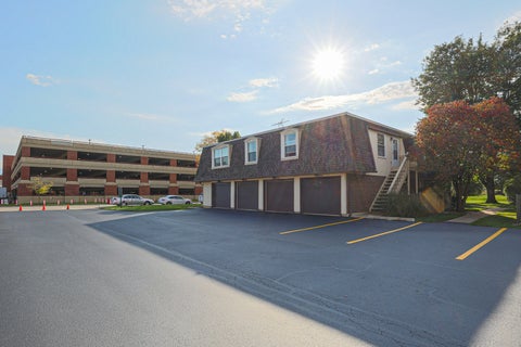 Tiny photo for 810 Gloucester Drive #126, Elk Grove Village, IL 60007 (MLS # 12782465)