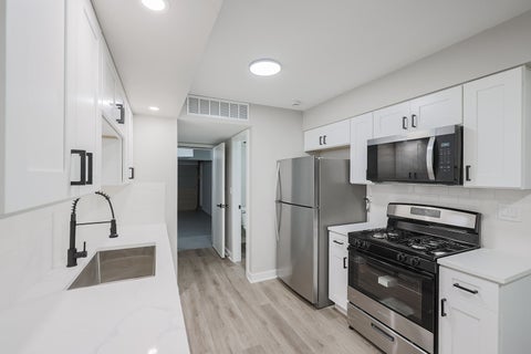 Tiny photo for 810 Gloucester Drive #126, Elk Grove Village, IL 60007 (MLS # 12782465)