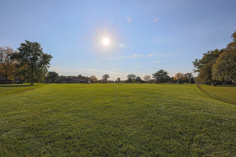 Tiny photo for 810 Gloucester Drive #126, Elk Grove Village, IL 60007 (MLS # 12782465)