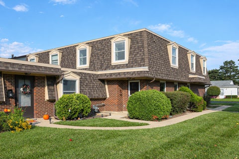 Photo of 810 Gloucester Drive #126, Elk Grove Village, IL 60007 (MLS # 12782465)