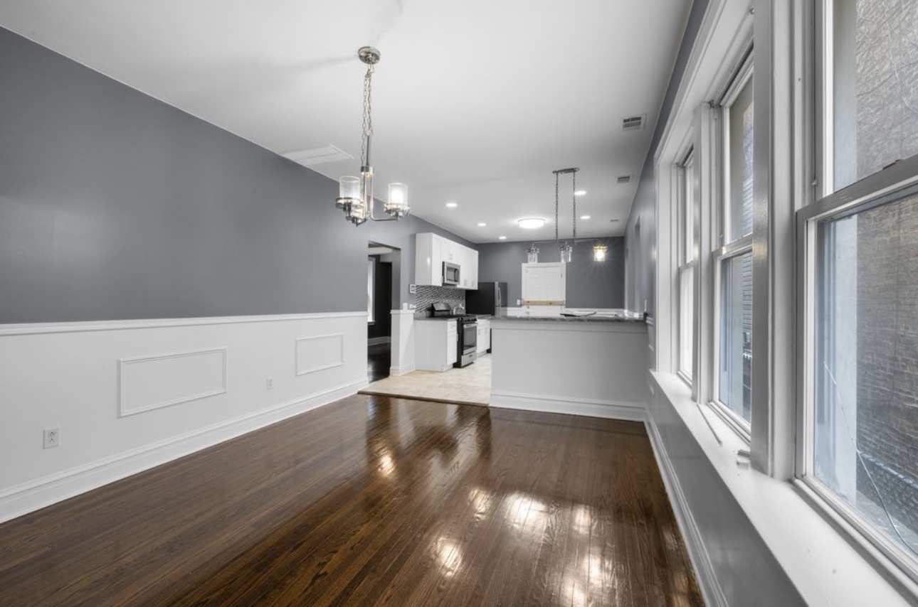 8222 S Maryland Avenue