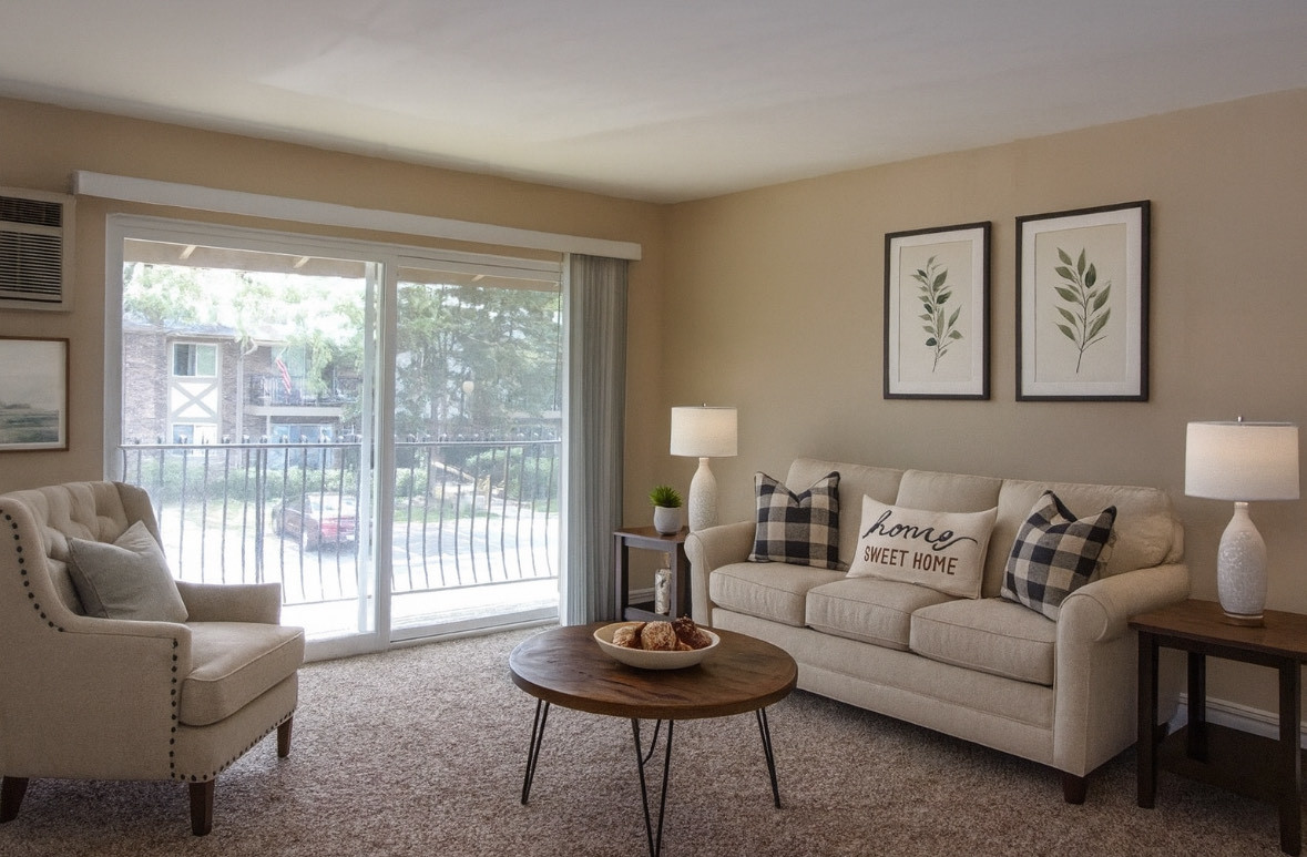 9S110 S Frontage Road 205