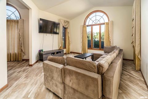 Tiny photo for 600 Deer Lake Drive W, Carbondale, IL 62901 (MLS # EB460105)