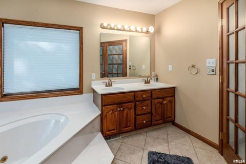 Tiny photo for 600 Deer Lake Drive W, Carbondale, IL 62901 (MLS # EB460105)