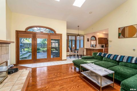 Tiny photo for 600 Deer Lake Drive W, Carbondale, IL 62901 (MLS # EB460105)