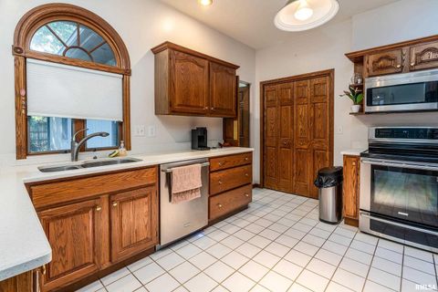 Tiny photo for 600 Deer Lake Drive W, Carbondale, IL 62901 (MLS # EB460105)