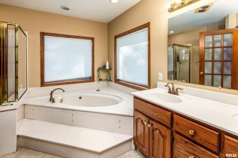 Tiny photo for 600 Deer Lake Drive W, Carbondale, IL 62901 (MLS # EB460105)