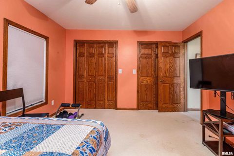 Tiny photo for 600 Deer Lake Drive W, Carbondale, IL 62901 (MLS # EB460105)