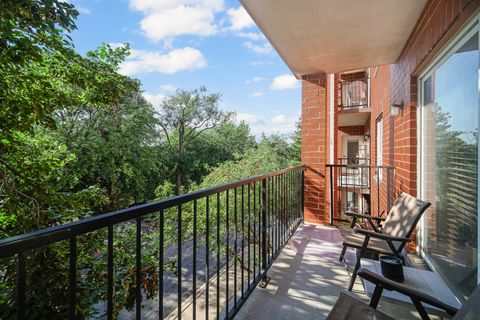 Tiny photo for 110 N Milwaukee Avenue #305, Wheeling, IL 60090 (MLS # 12469399)