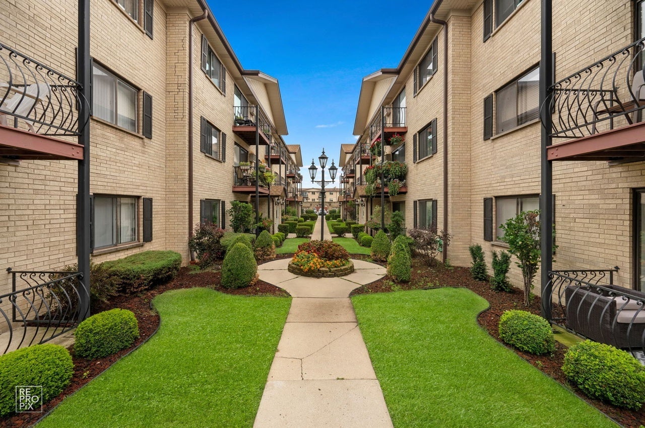 5151 N East River Road 332D